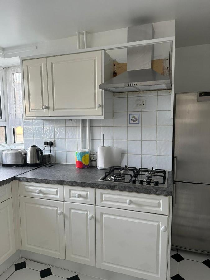 Spacious 2 Bed Flat บาร์คกิ้ง ภายนอก รูปภาพ